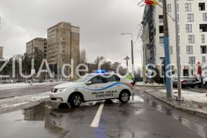 Circulatie oprita in zona Campus din Constanta, dupa ce o schela a fost smulsa de vant (galerie foto+video)