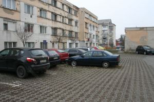 De ce le sunt ocupate locurile celor care au plătit pentru parcările de reşedinţă