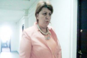 Contabila care a devalizat „Judeţeanul”, arestată