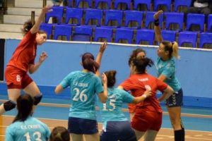 În joc este primul loc