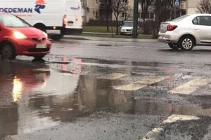 SDM plombează gropi pe ploaie, lucrările nu ţin. Primăria Timişoara explică de ce
