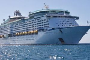 MAE trage semnalul de ALARMĂ! 17 ROMÂNI, la bordul unei nave în CARANTINĂ din Japonia