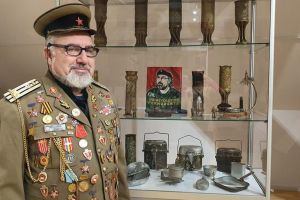 Sute de piese de colecţie din categoria Trench Art, expuse la Muzeul de Istorie Suceava