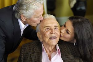 A murit celebrul actor Kirk Douglas. Avea 103 ani