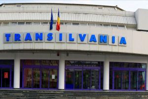 VIDEO: Sala Transilvania „se măreşte” – Sunt montate tribune de sute de locuri pentru suporteri