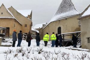 A fost predat amplasamentul pentru realizarea proiectului ,, Restaurarea, Conservarea şi Valorificarea Durabilă a Cetăţii Râşnov – Incinta de Vest ,,