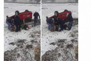 Masina rasturnata in camp, in apropiere de Ovidiu