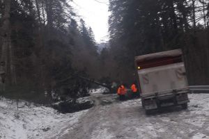 Imagini de la intervenţia de deblocare a DN71 (Cota 1000). Circulaţie reluată în condiţii de iarnă