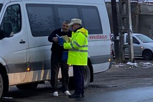 DÂMBOVIȚA: Nouăsprezece sancţiuni contravenţionale şi trei certificate de înmatriculare suspendate de poliţiştii rutieri pentru transportul şcolar