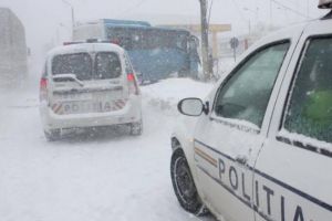 Mai multe autocare din Botoşani, blocate pe E85. Pasagerii au aşteptat o noapte în maşini