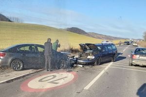 VIDEO FOTO: Accident cu trei maşini la Târnava – Două persoane rănite