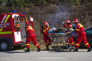 Accident la Răbăgani: O adolescentă de 14 ani din Bihor a ajuns la spital cu coloana fracturată