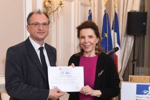 Proiectul Institutului Intercultural Timişoara referitor la drepturile copilului, apreciat de Ambasadoarea Franţei în România