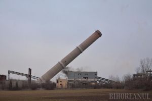 Firma care demolează fostul CET II a cerut întreruperea curentului în cartierul Nufărul şi în Oşorhei. Electrica a refuzat-o