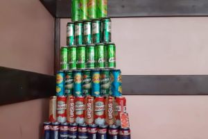 Ce ”brad altfel” rezistă încă într-o clasă a X-a de la Colegiul Tehnic InfoEl ca şi viciile, de altfel (FOTO)