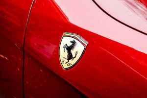 Lamborghini, Ferrari, Maserati, dar şi Trabant. Cum arată parcul auto din Bihor şi care sunt mărcile preferate ale bihorenilor