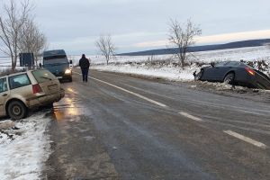 FOTO Accident pe un drum naţional din Botoşani. Impact violent între două maşini