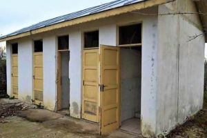 20 de şcoli din Alba, fără autorizaţie sanitară de funcţionare: 3 unităţi şcolare încă au toaletele afară