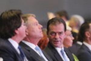 Pleacă Orban, vine… Orban?! Iohannis mai vrea un mandat pentru premierul abia demis