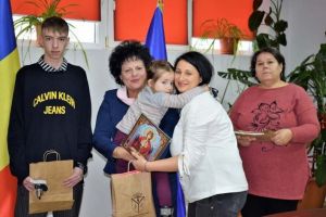 Bucurie pentru cinci tineri care se muta in locuintele ANL. Primarul comunei Cumpana, Mariana Gaju, le-a inmanat cheile (galerie foto)