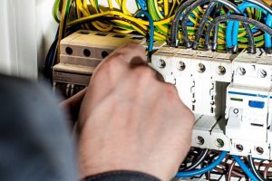 SC Bleu Electrique Romania SRL lider european in producerea de echipamente pentru piscina, angajeaza