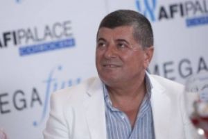 Senatorul Emanoil Savin explică de ce a plecat din PNL şi face SCANDAL pe banii de la AEP: 'Mi-au făcut o surpriză să-mi pună un condamnat să mă conducă'