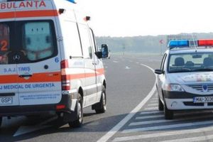 Trei tineri au fost transportaţi la spital după ce un şofer s-a răsturnat cu maşina, între Peciu Nou şi Timişoara