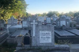 Înhumări cu condiţii în două cimitire din Timişoara! Primăria şi-a angajat admnistratori, în războiul cu firma Denis Alex