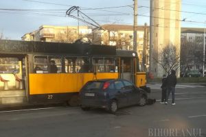 OTL: Tramvaiele au staţionat din cauza unui cablu căzut şi din cauza unei tamponări