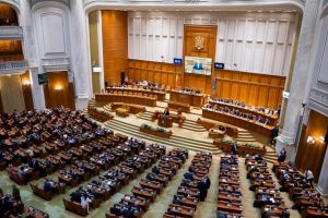 Moţiunea de cenzură – un joc politic menit să servească interesele marilor partide parlamentare şi atât