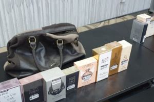 PARFUMURILE AVEAU UN „MIROS” SUSPECT