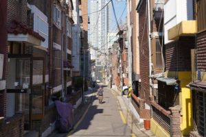 Parasite: cum arată viaţa oamenilor care trăiesc în demisolurile din Seul