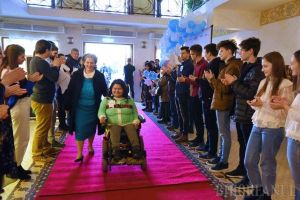 Au strălucit! Zeci de persoane cu dizabilităţi au avut parte de o noapte specială la Oradea, la un eveniment organizat în premieră pentru România (FOTO / VIDEO)