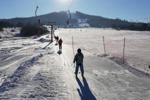 Se redeschide pârtia mică, deservită de teleschi. Care este programul