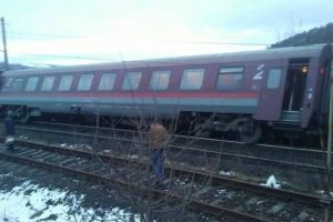 Un tren a DERAIAT pe ruta Braşov – Budapesta. Circulaţia feroviară este blocată între Sibiu şi Vinţu de Jos