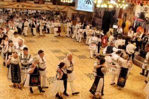 FOTO: Omagiu adus viorii şi ceteraşilor, la Balul Însuraţilor