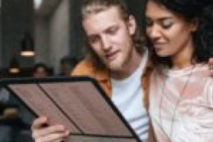 Meniuri bilingve în localurile din Timişoara. Proprietarii, obligaţi să se conformeze