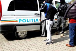 Trei tineri au ajuns după gratii după mai multe furturi la Botoşani şi Suceava. Au produs pagube de zeci de mii de euro