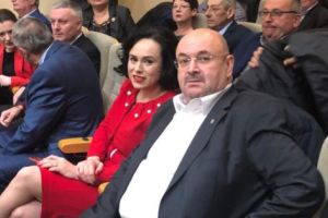 MÎNZÎNĂ VREA ŞEFIA LA „CASA ALBĂ”