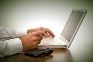 A apărut un nou tip de înşelăciune prin care poţi să rămâi fără bani: Cum acţionează escrocii