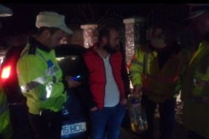 TÂRGOVIȘTE: L-au prins beat, fără permis, conducând cu vinul în maşină! “Am băut o sticlă, două”