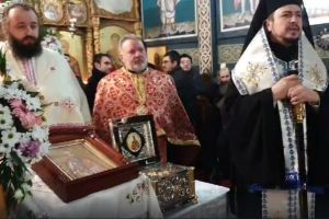 Intampinarea moastelor Sfantului Ierarh Dionisie de Erhan, la biserica Sfantul Haralambie din Constanta (galerie foto)
