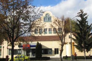 Cu cât se vinde clădirea fostului Romtelecom din Piaţa Petru Rareş