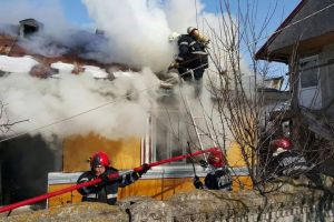 Șase intervenţii ale pompierilor la incendii de locuinţe în numai 48 de ore