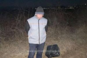 Tigari de contrabanda trecute cu dronele peste granita. Carausul a fost retinut