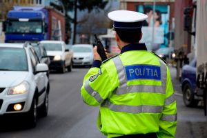 Peste 700 de infracţiuni constatate şi 787 de permise de conducere suspendate de poliţişti în 24 de ore