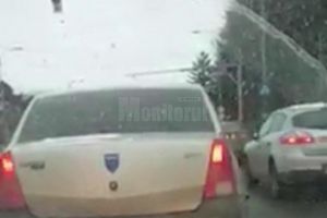 Maşina MAI oprită de poliţişti pentru că şoferul circula haotic era condusă de şeful ...