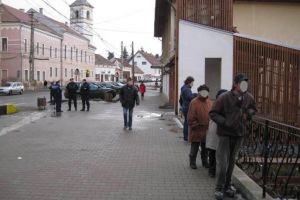 Ditrău: prins cu lemne de furat, fără permis şi cu numere de înmatriculare expirate de 11 ani