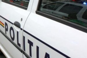 Un bărbat aflat sub influenţa alcoolului şi-a agresat concubina şi pe mama acesteia