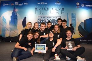 Un robot construit de liceenii din Beiuş s-a calificat la Campionatul Naţional de Robotică (VIDEO)